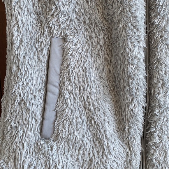 Patagonia fur vest - Picture 2 of 3